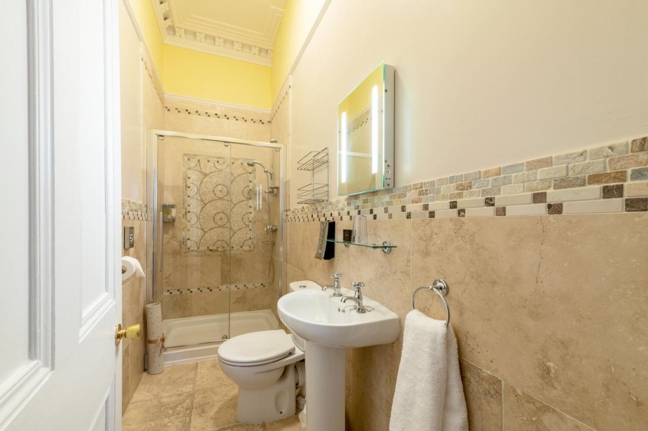 Charades Guest House Hereford Exterior foto